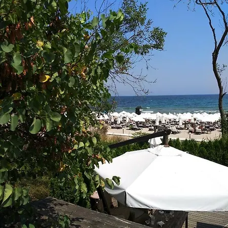 Oasis Beach Club Studio *