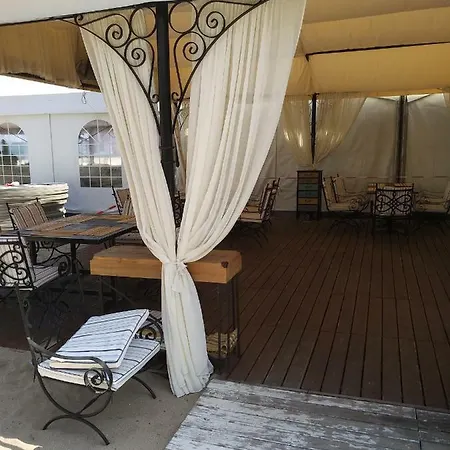 Oasis Beach Club Studio
